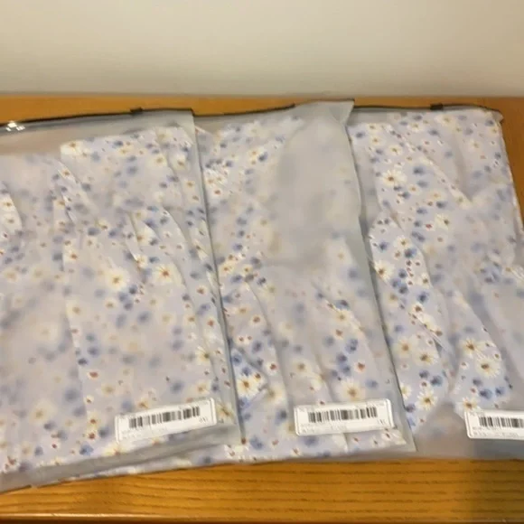 Plus size ditsy floral romper - Picture 8 of 9